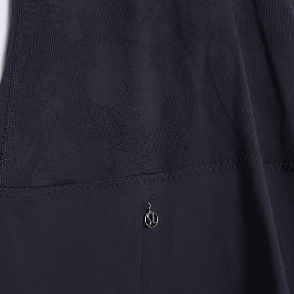 Lululemon Chaturanga Jacquard Mesh Panels Black Tank Size 4 - Picture 3 of 13